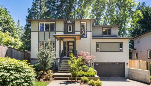 Modern Kirkland 4BR Family Oasis Kids Paradise - Photo 2