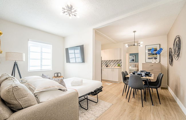 TWO Bedroom Apartment - Photo 23