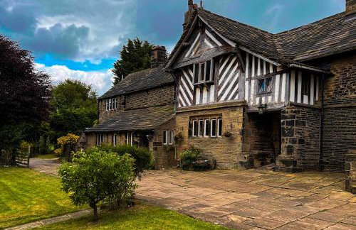 New Hall, Elland - Foto 1