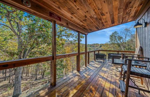 Camp Dancing Bears - Wifi, Riverfront, Pet Friendly, Fire Pit, Grill, Deck, Fishing, Games, Fireplace, King Bed - Photo 8