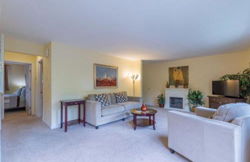 the Juliet, Best Area, 2 Bedrooms, WD, Jacuzzi Bath, New Carpet, 825sf - Foto 3