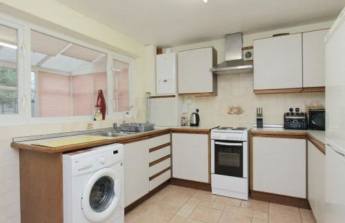 Large Cosy House Ideal for Corporate Lets - Photo 12