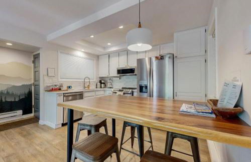 Modern Alpine Getaway - Photo 9