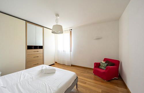 Beautiful Villa With Garden and Private Parking! - Foto 30