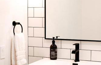 Haven at Cedar Haus Luxury 1BR Escape w Hot Tub EV Charger Gourmet Kitchen Fully Fenced Yard Dogs OK - Foto 36