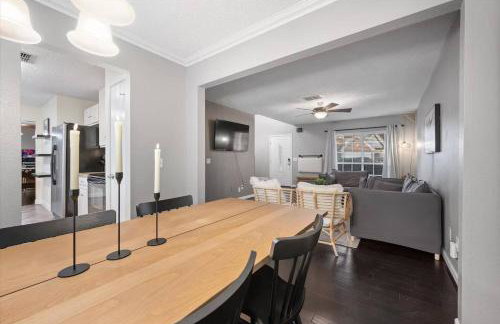 Brand New Stay! Pool • Hot Tub • Game Room Retreat - Foto 9