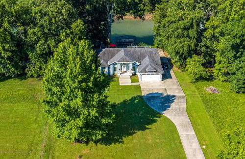 Riverfront Retreat with Fire Pit and Deck - Foto 44