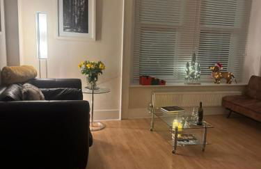 NEWLY REFURBISHED NOV 2025 Chic City Stay In Jesmond Apartment - Photo 8