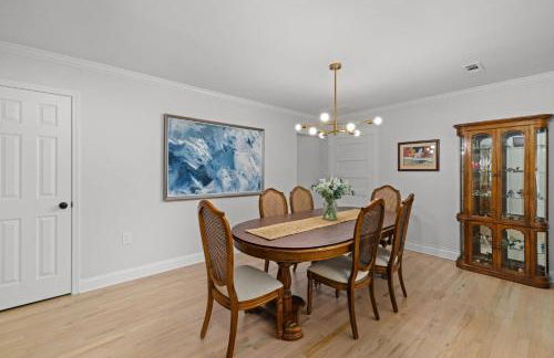 Imperial Porch Haven Cozy Fire Pit Fenced Yard - Foto 31