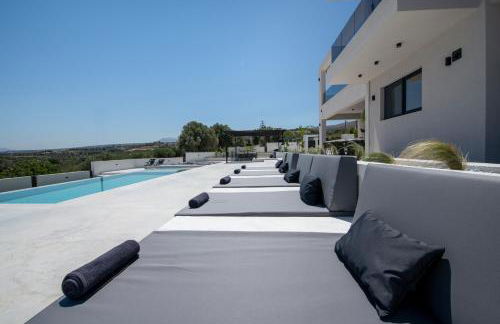 LeEva Oasis Villa - Photo 1