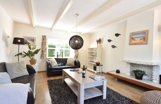 Peaceful Holiday Home With Garden - Photo 3