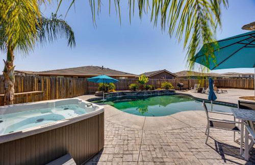1 Mi to Golf! Spacious and Modern Home in Dinuba - Foto 1