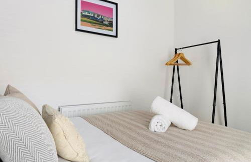 Comfy 4 Bed Home - Port Talbot - Perfect for Contractors & Families - Foto 12