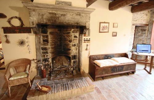 Farmhouse in Apecchio with Pool and Terrace - Foto 2