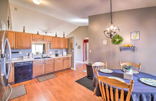 Family Home with Yard about 15 Mi to Downtown! - Foto 11