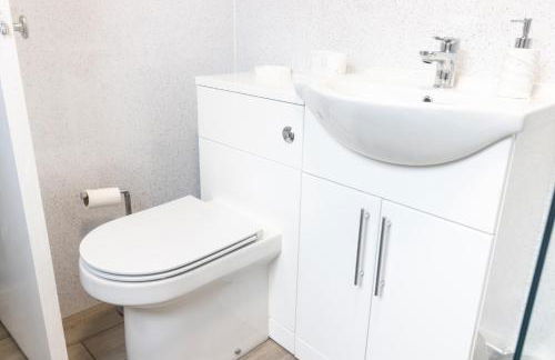 Adrian House, near Hospital, easy parking + garden - Foto 11