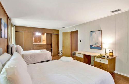 Midcentury Modern - Pool & Hot tub - Retro Retreat - Foto 12