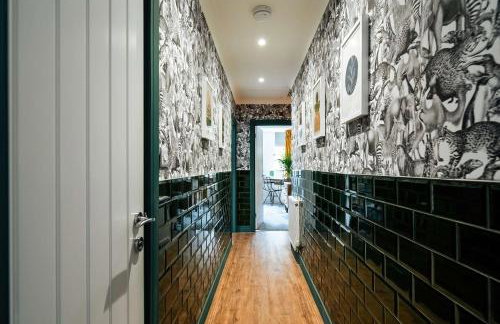 Luxury Renovated Bungalow with wheel chair access, Hot Tub and Fire Pit - Foto 44