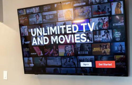 Downtown 2BR Penthouse with Prime Location & Views - Foto 25