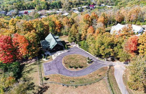 Large Log Cabin Chalet w/ Hot Tub - Horses & Lake! - Foto 36