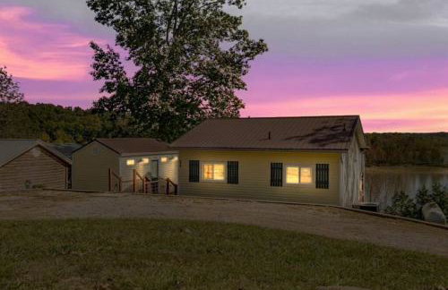 Cozy Lakefront Holiday Getaway! - Foto 26