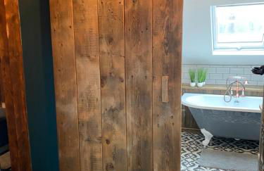 Farndale House-Hot tub - Photo 53