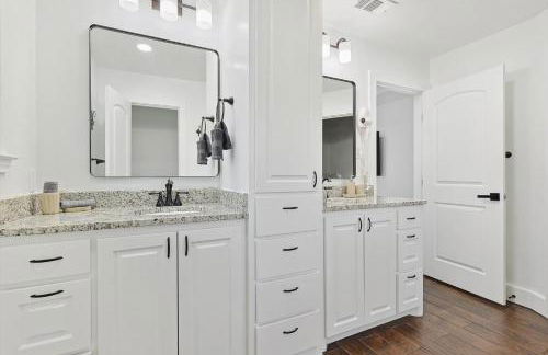 Gorgeous 4BR Holiday Home with Huge Yard and Pool - Foto 30