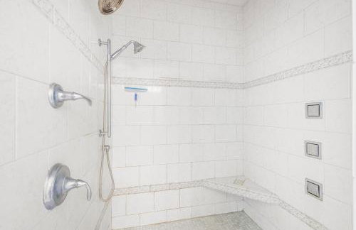 Luxury Beachside Haven with Pool and Elevator - Foto 27