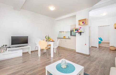 Apartmani D & J with Heated Pool & Stunning Sea View - Photo 79