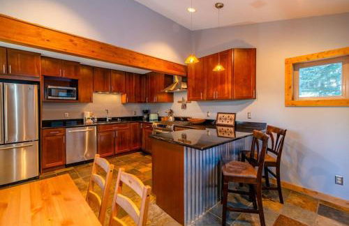 Cozy Cabin Perched on the Mountainside - Alpine Haus - Foto 24