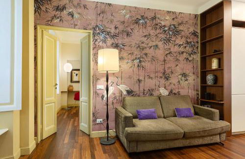 Elegant historic residence on a tree-lined avenue near Cadorna Station - Photo 1