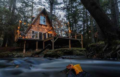 Enchanting River- Water Front A-Frame Cabin - Foto 49
