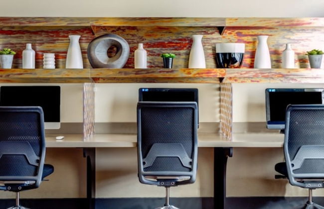 Global Luxury Suites at The Village - Photo 55