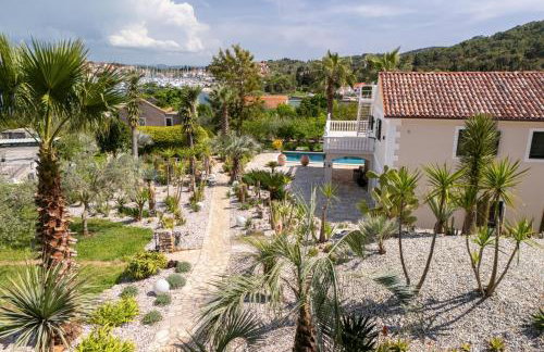 Aurora Lukorana - Photo 19