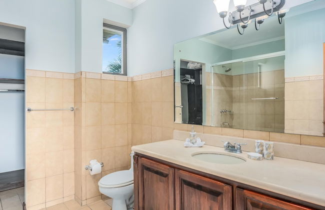 Elegant Oceanview Condo with Spacious Open-Concept Floor Plan and Inviting Beach Design - Foto 25