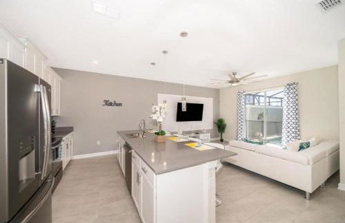 Stunning Retreat Townhouse 4 Beds and 10 Mins to Disney With Pool - Foto 8