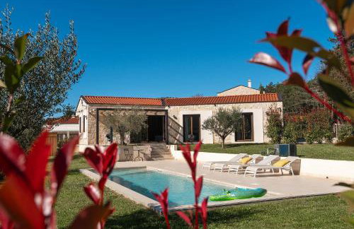 Einzigartiges Steinhaus mit Privatpool, großem Garten, Grill, Liegen - Foto 6