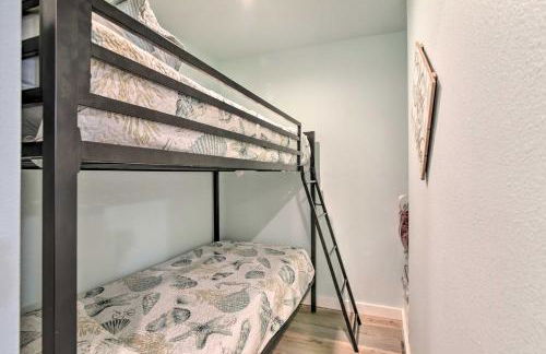 Galveston Group Getaway with Private Yard and Fire Pit - Foto 30