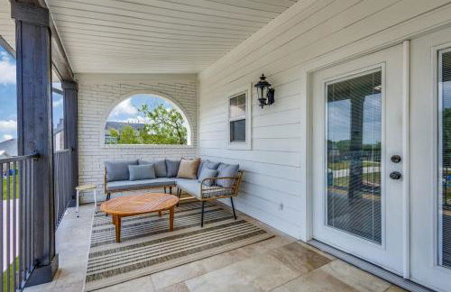 Stunning Lake House with a Pool and Hot Tub - Foto 23