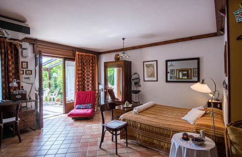 The Flowers' House - Photo 18