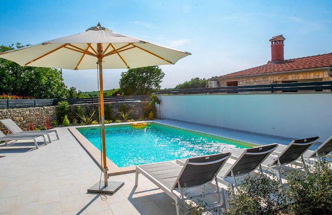 Adorable Holiday Home With Pool and Terrace - Foto 28