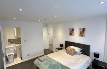 6 beds - 5 bedroom house in Orpington - Photo 3