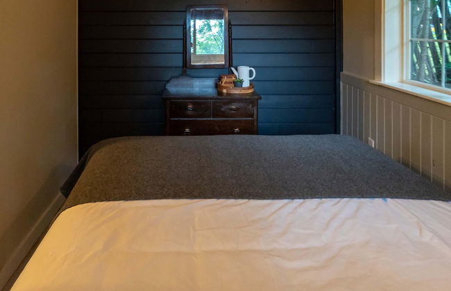 Barefoot Villas Cabin 2 Moose w/ Hot Tub - Photo 4