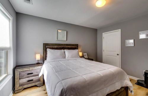 Open Plan Arcade Home with Natural Hardwoods Sleeps 10 - Foto 10