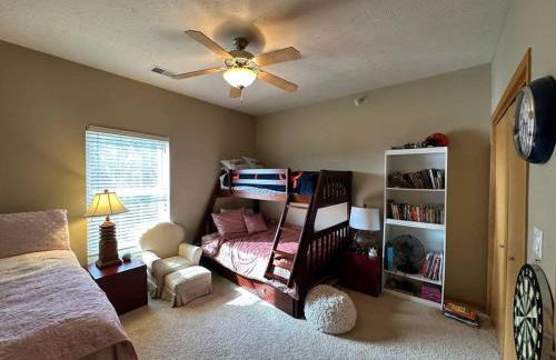 BEAUTIFUL COZY CONDO with POOLS/GYM-SELF CHECK-IN - Foto 28