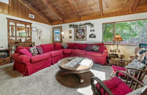 Catalina Retreat -Cozy mountain home in a tree filled neighborhood, plenty of games and a hot tub! - Foto 6