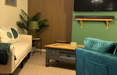 Cherry Blossom Apartment - 3 bed, parking, garden - Photo 54