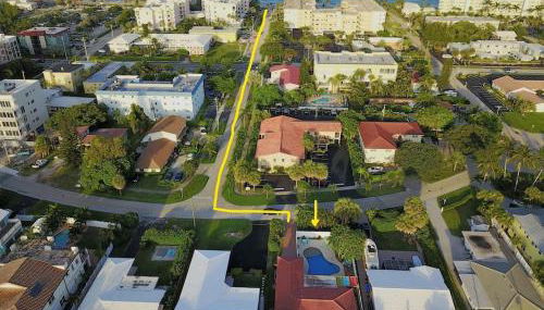 Charming Beach House w/Private Pool Paradise~WALK TO BEACH - Foto 4