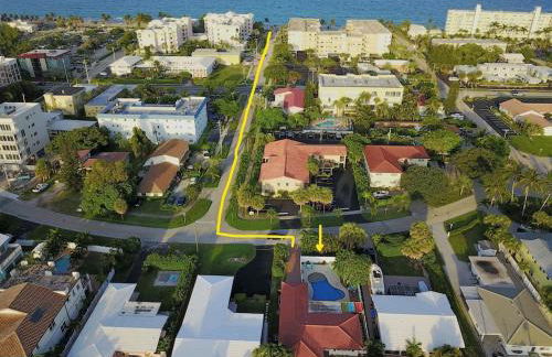 Charming Beach House w/Private Pool Paradise~WALK TO BEACH - Foto 4