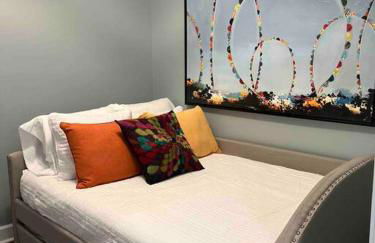 Trendy West Town Flat - 2 bed / 1.5 bath w parking - Foto 14